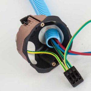 Gaine électrique Flexaray+ en usage avec des fils électriques, vendue par Natur' O Logis à Mulhouse Brunstatt